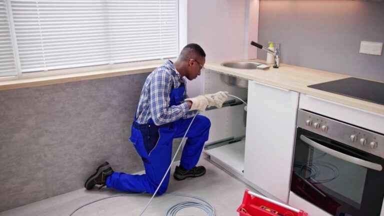 Desentupimento eficiente: Como desentupir canos e tubulações de maneira rápida e fácil
